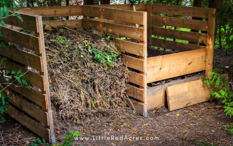 compost bin made from pallets